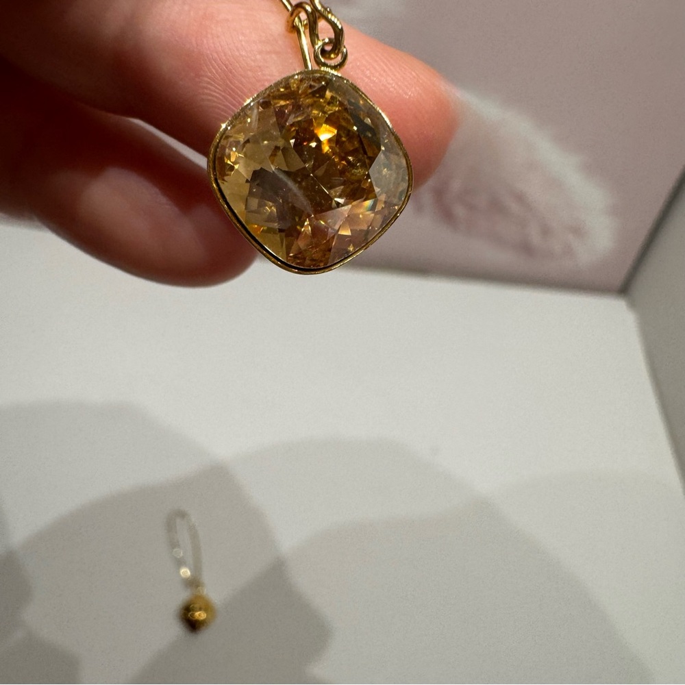 SWAROVSKI THANKFUL GOLDEN SHADOW PIERCED EARRINGS - Picture 5 of 7